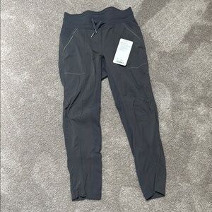Lululemon Street to Studio Pant II unlined 6 dark chrome